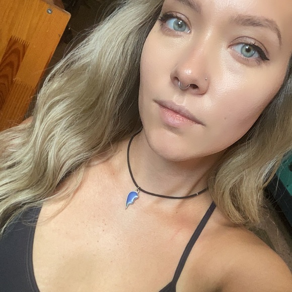 Meet your Posher, Stacie - Picture 2 of 3